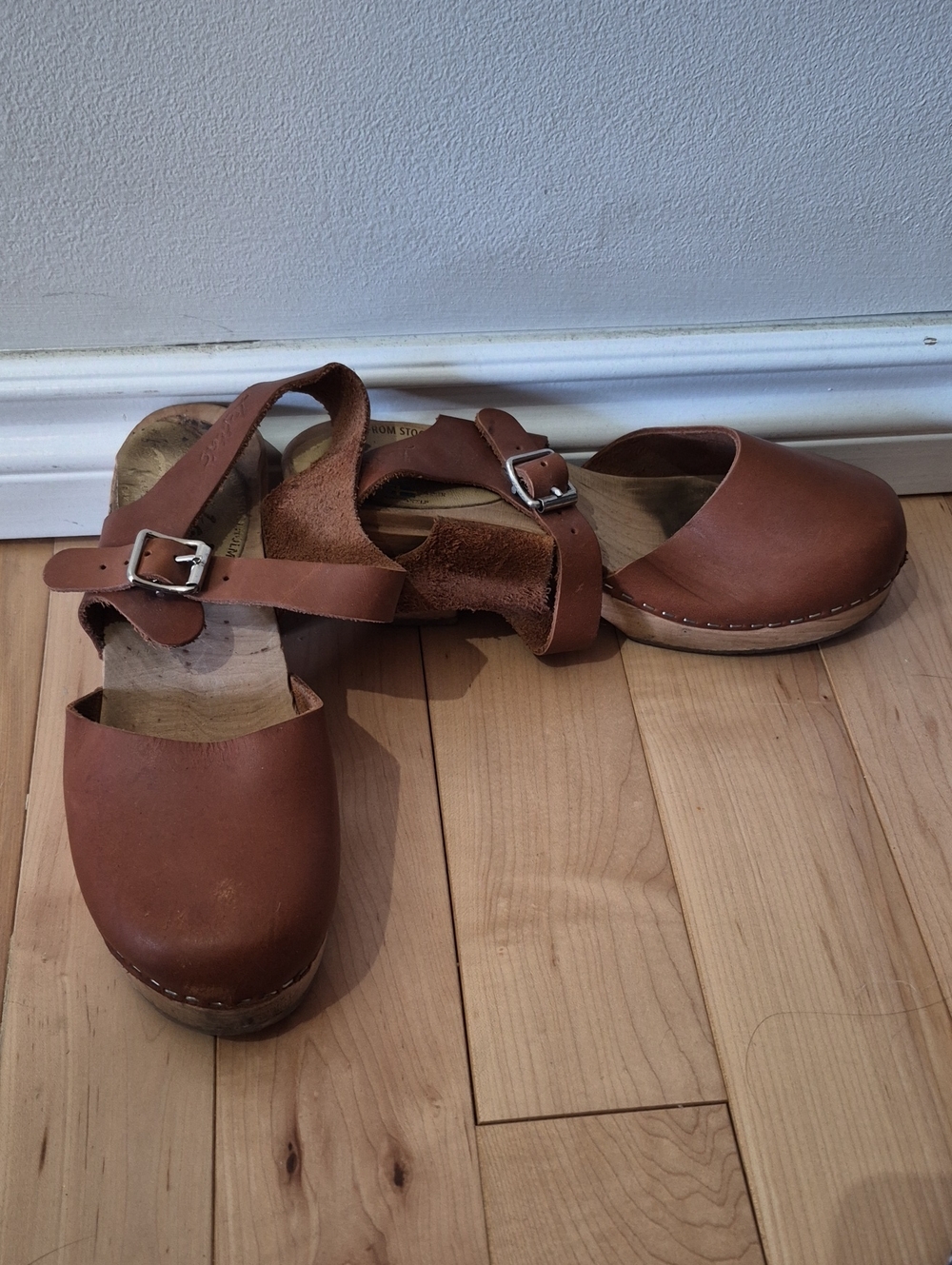 Lotta From Stockholm Women's Size 40 (Size 9.5) Tan Leather Clogs with Buckle